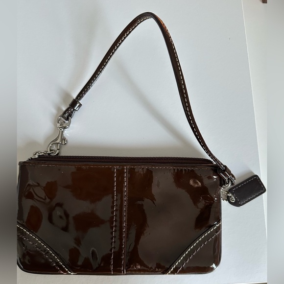 Coach patent leather wristlet - Picture 3 of 3